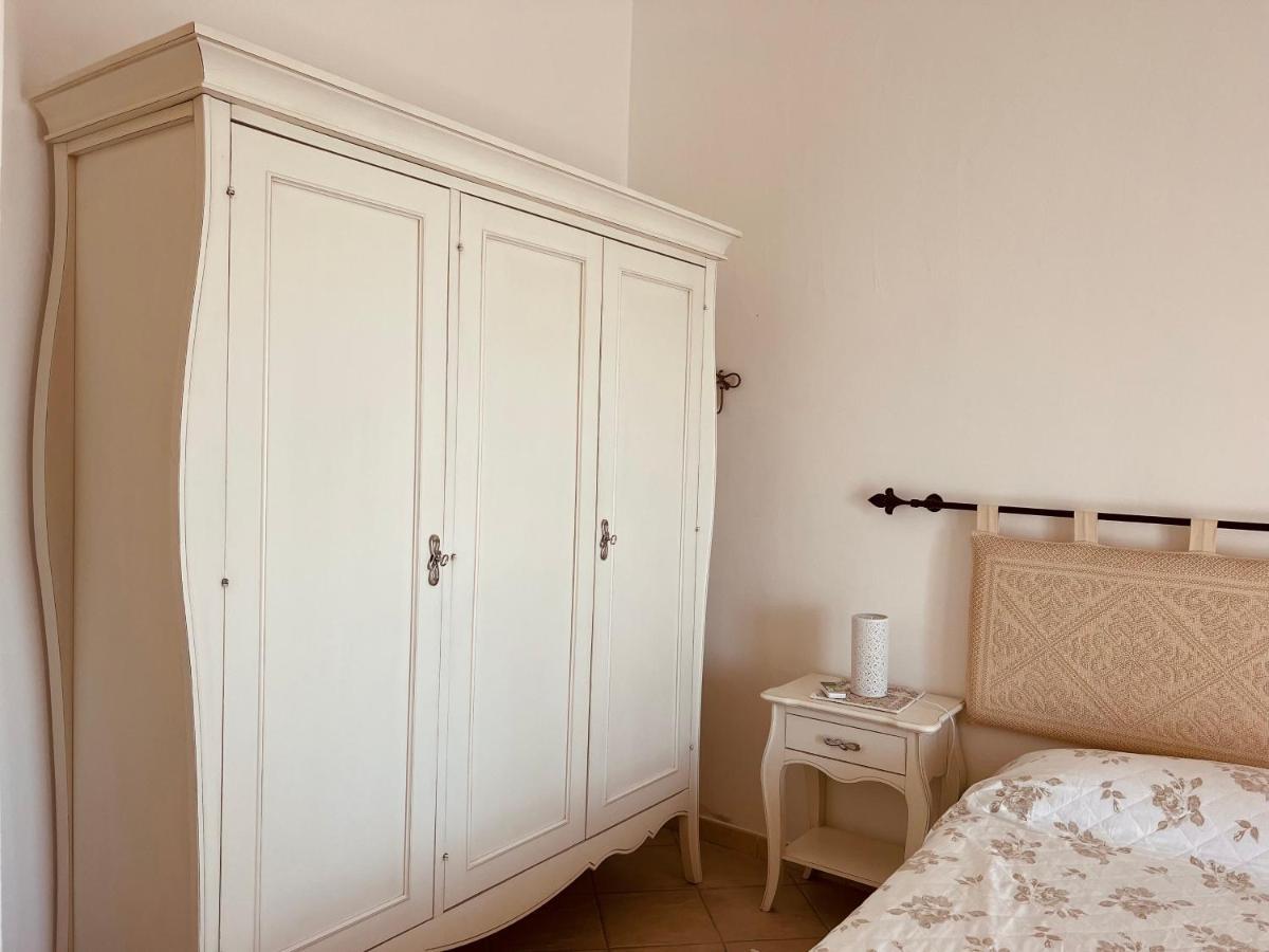 Villa A Golfo Aranci Con Vista Su Tavolara 马里内拉 外观 照片